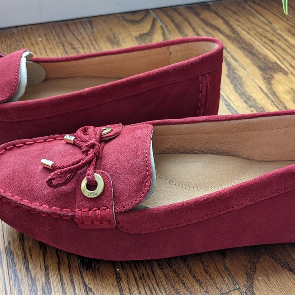 NWOT, UGG moccasins,  size 10 - Picture 3 of 6